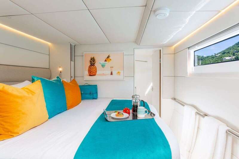 Mycaribbean Charters offert you a colorful and nice cabin for your holidays in BVI