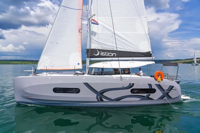 FIRST GLIMPSE - Image 2