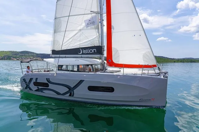 FIRST GLIMPSE - Image 4