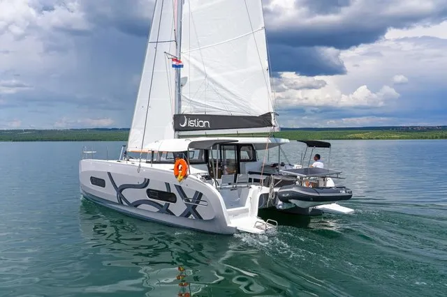 FIRST GLIMPSE - Image 6