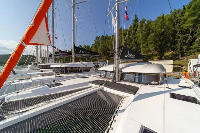 FIRST GLIMPSE - Image 9