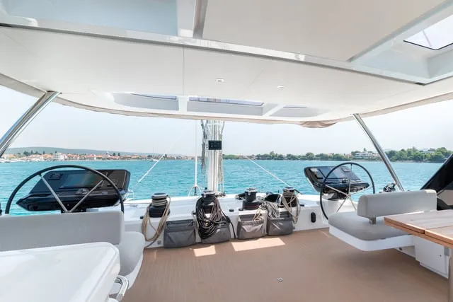 NEW LAGOON SIXTY 5 - Image 8