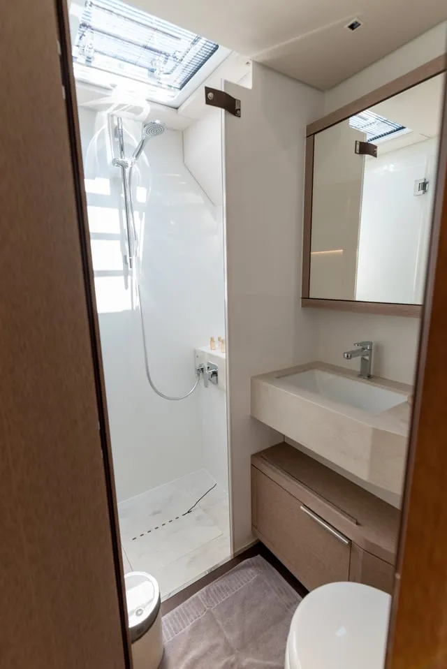 NEW LAGOON SIXTY 5 - Image 22