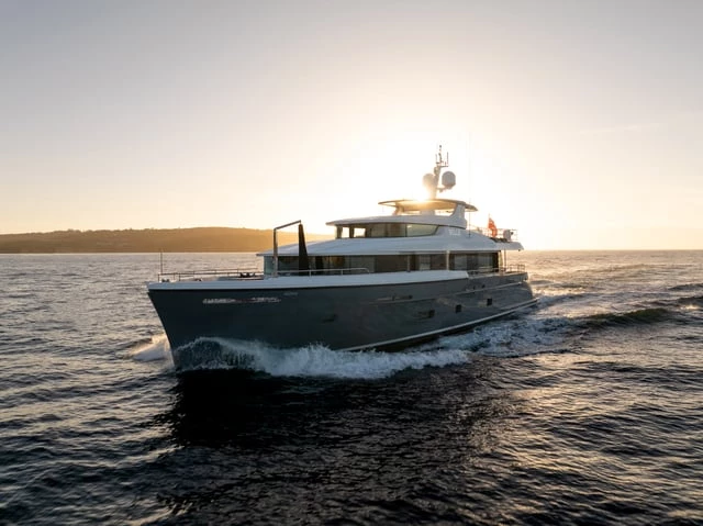 BELLE - Image 8